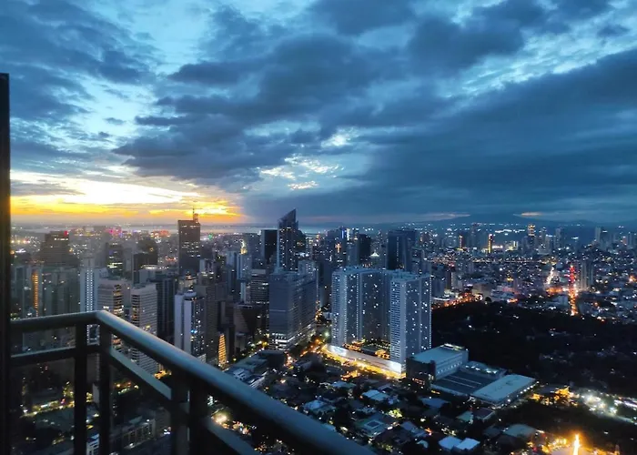 2Br Penthouse Stay In Makati Philippines, Sunset & Ocean Views, 55 Tv, Free Pool & Sauna, Direct Mall Access *