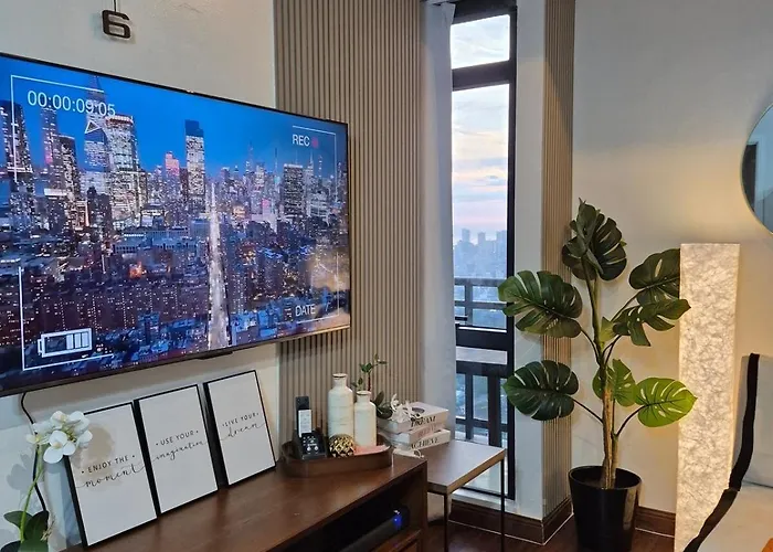 2Br Penthouse Stay In Makati Philippines, Sunset & Ocean Views, 55 Tv, Free Pool & Sauna, Direct Mall Access *