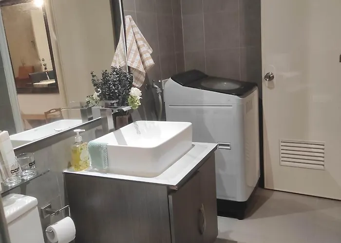 2Br Penthouse Stay In Makati Philippines, Sunset & Ocean Views, 55 Tv, Free Pool & Sauna, Direct Mall Access *