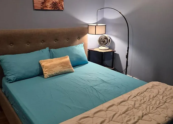 2Br Penthouse Stay In Makati Philippines, Sunset & Ocean Views, 55 Tv, Free Pool & Sauna, Direct Mall Access